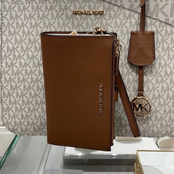 MICHAEL KORS LARGE DOUBLE ZIP WRISTLET WALLET PHONE CASE CLUTCH 
Luggage - Picture 2 of 16